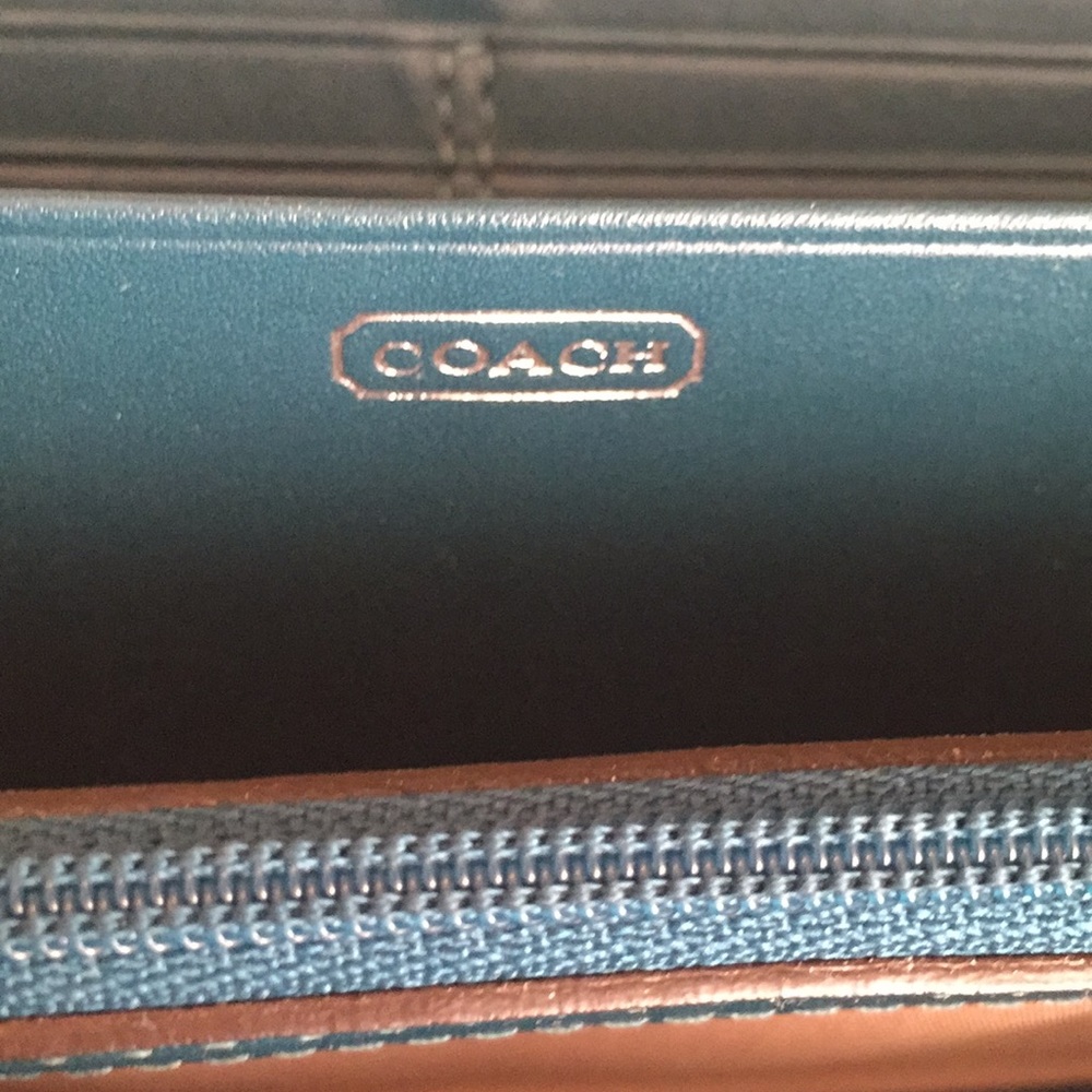 Authentic Coach wallet - Picture 4 of 4